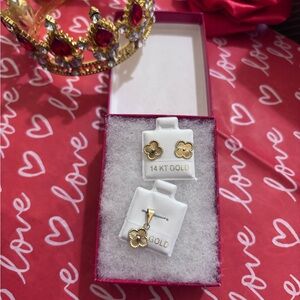 Stanley White and gold Quencher Tumbler with 14k clover earrings&pendant